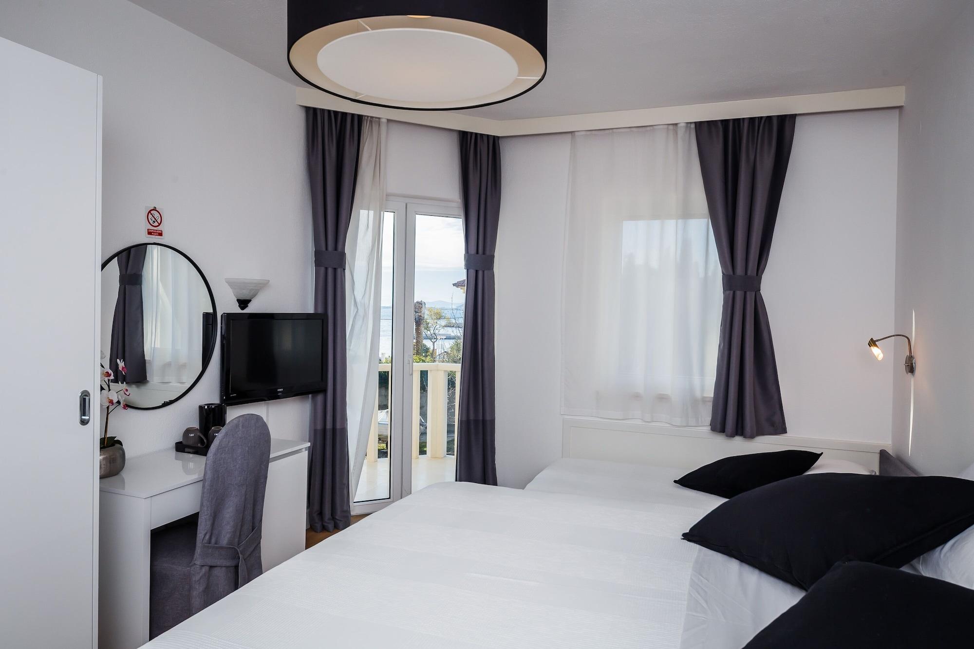 Hotel Villa Zarko Kaštel Stari Extérieur photo