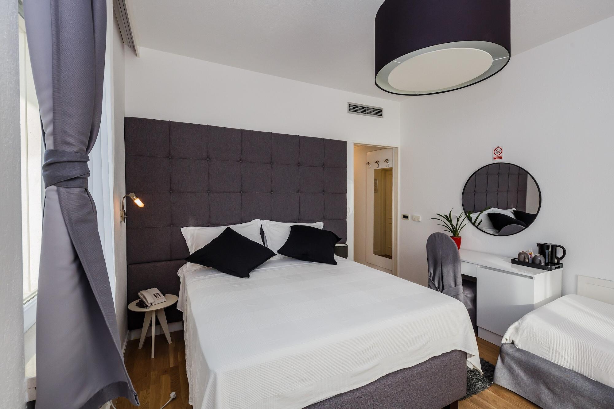 Hotel Villa Zarko Kaštel Stari Extérieur photo