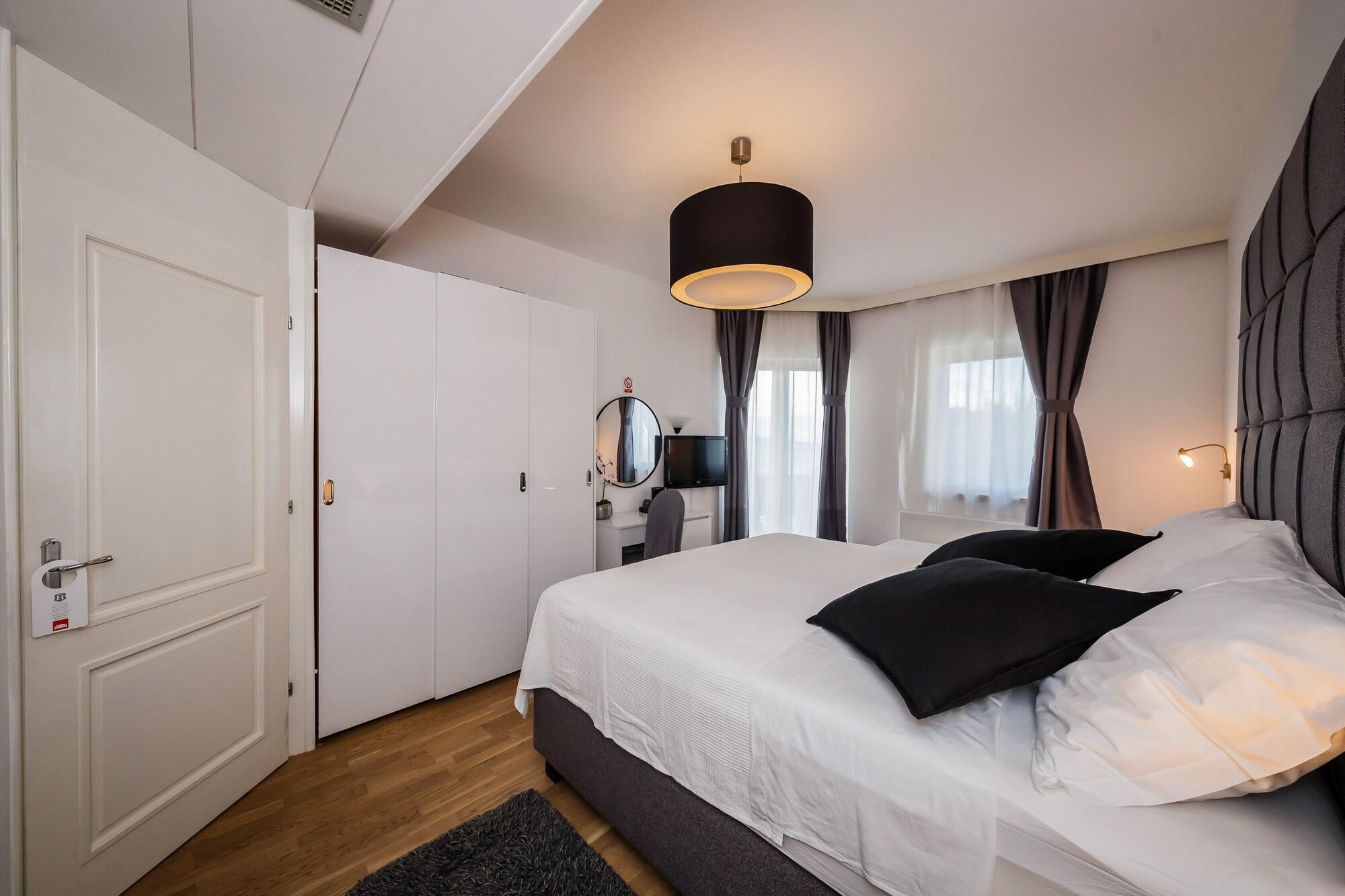 Hotel Villa Zarko Kaštel Stari Extérieur photo