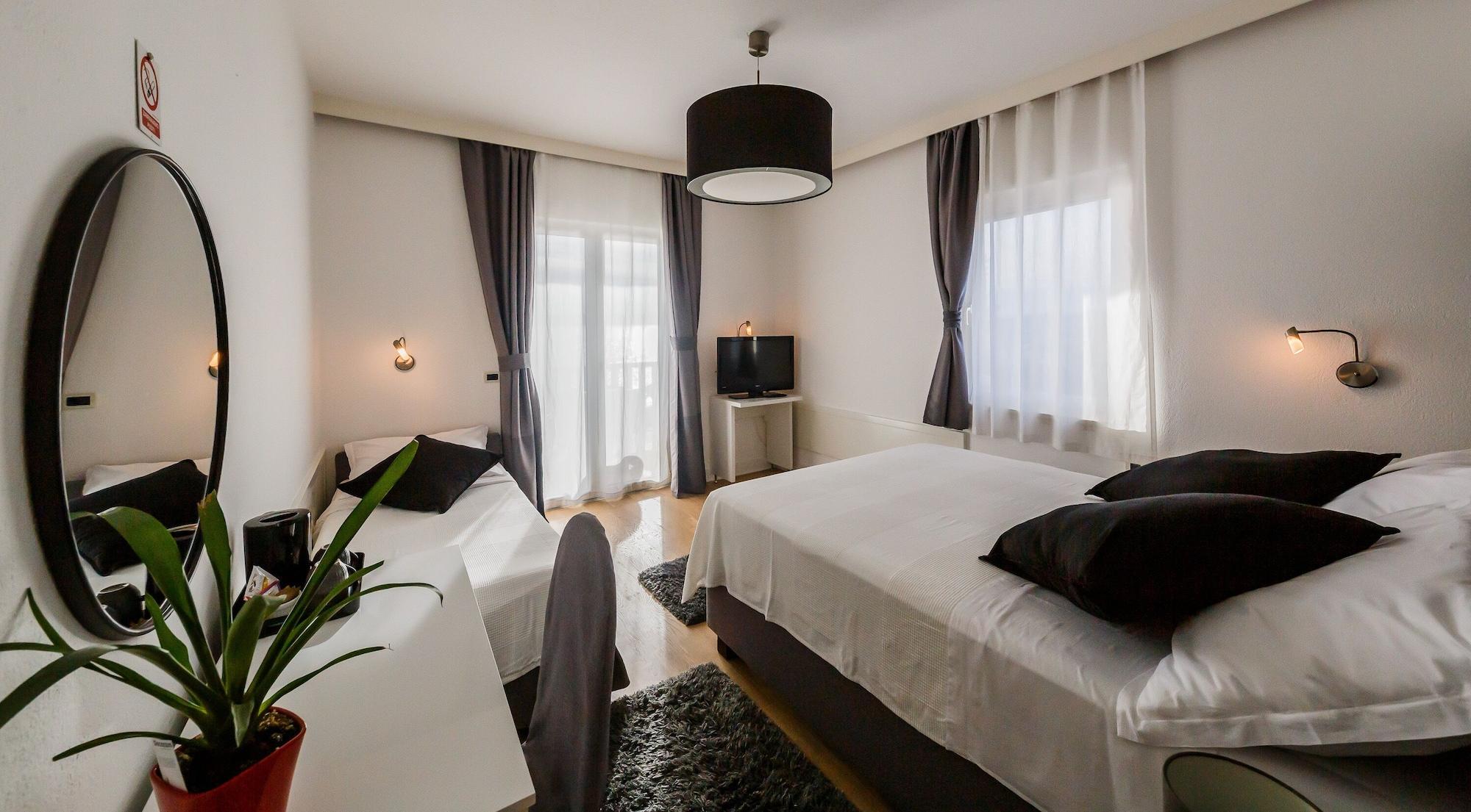 Hotel Villa Zarko Kaštel Stari Extérieur photo