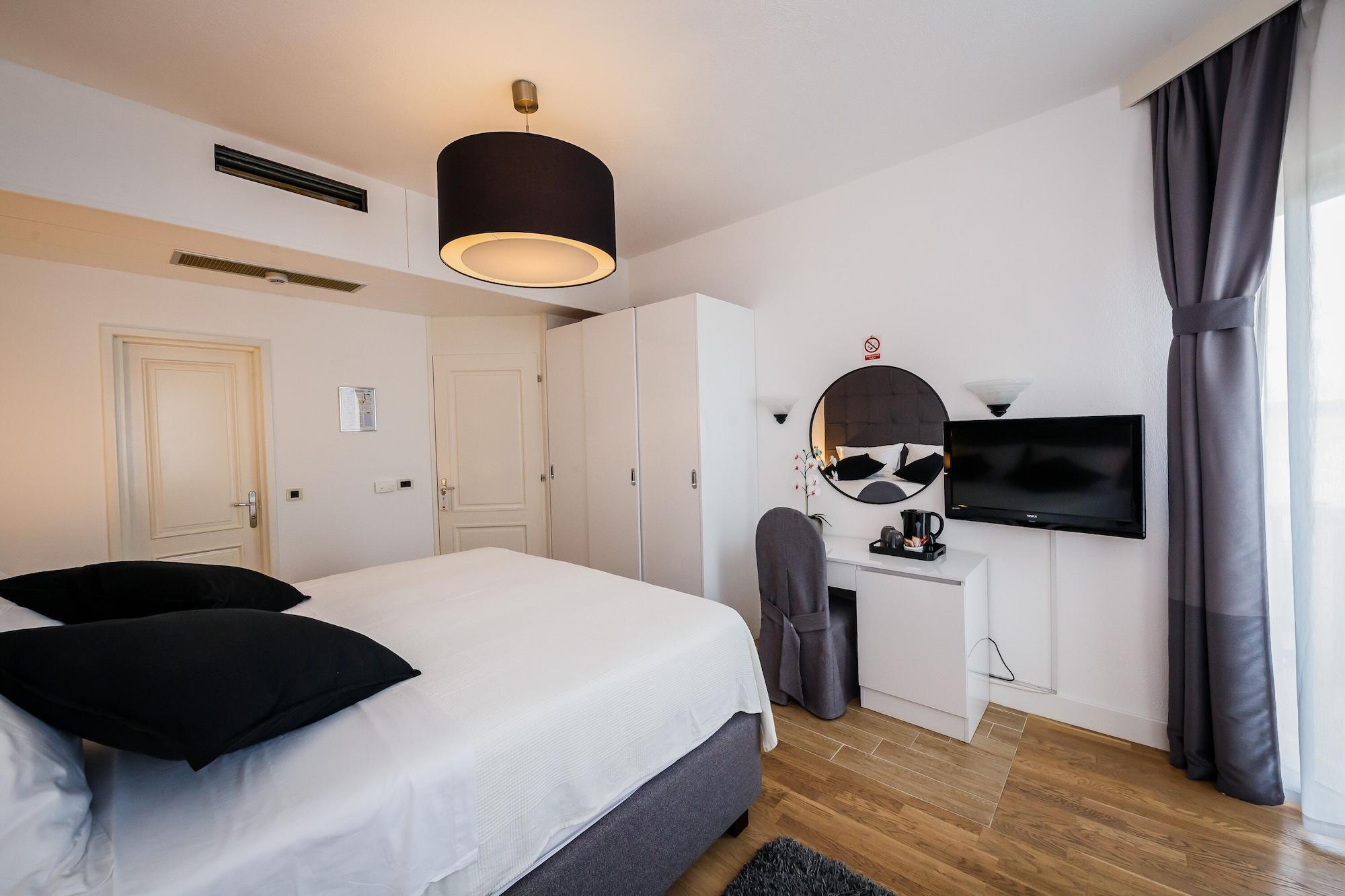 Hotel Villa Zarko Kaštel Stari Extérieur photo