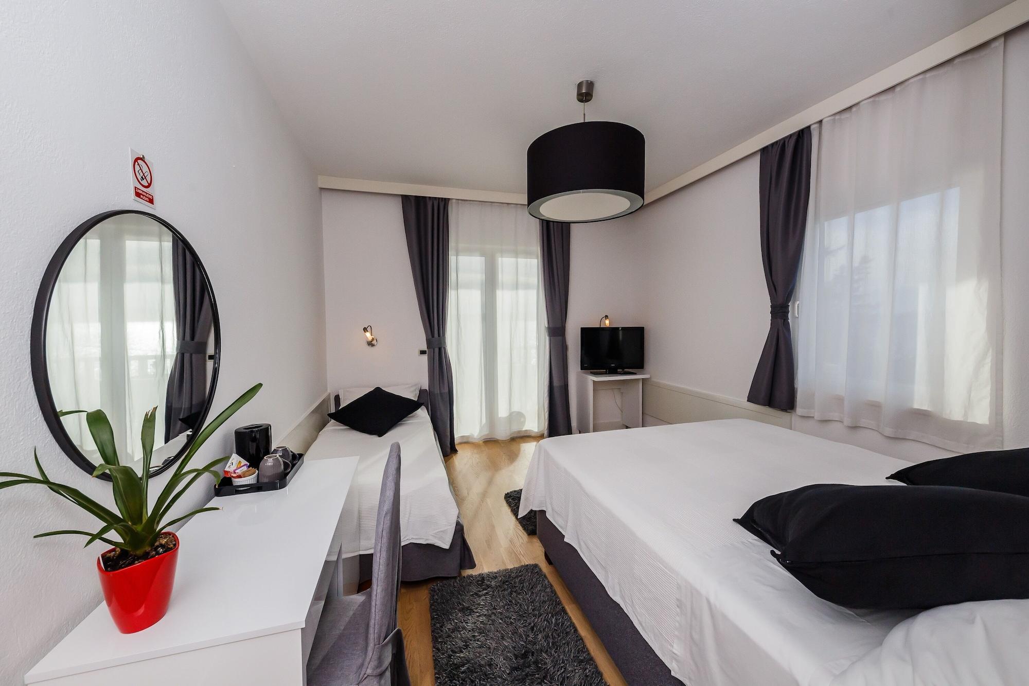Hotel Villa Zarko Kaštel Stari Extérieur photo