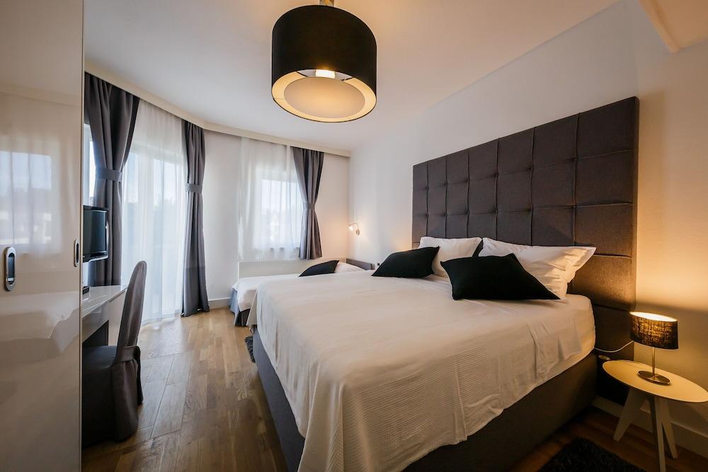 Hotel Villa Zarko Kaštel Stari Extérieur photo
