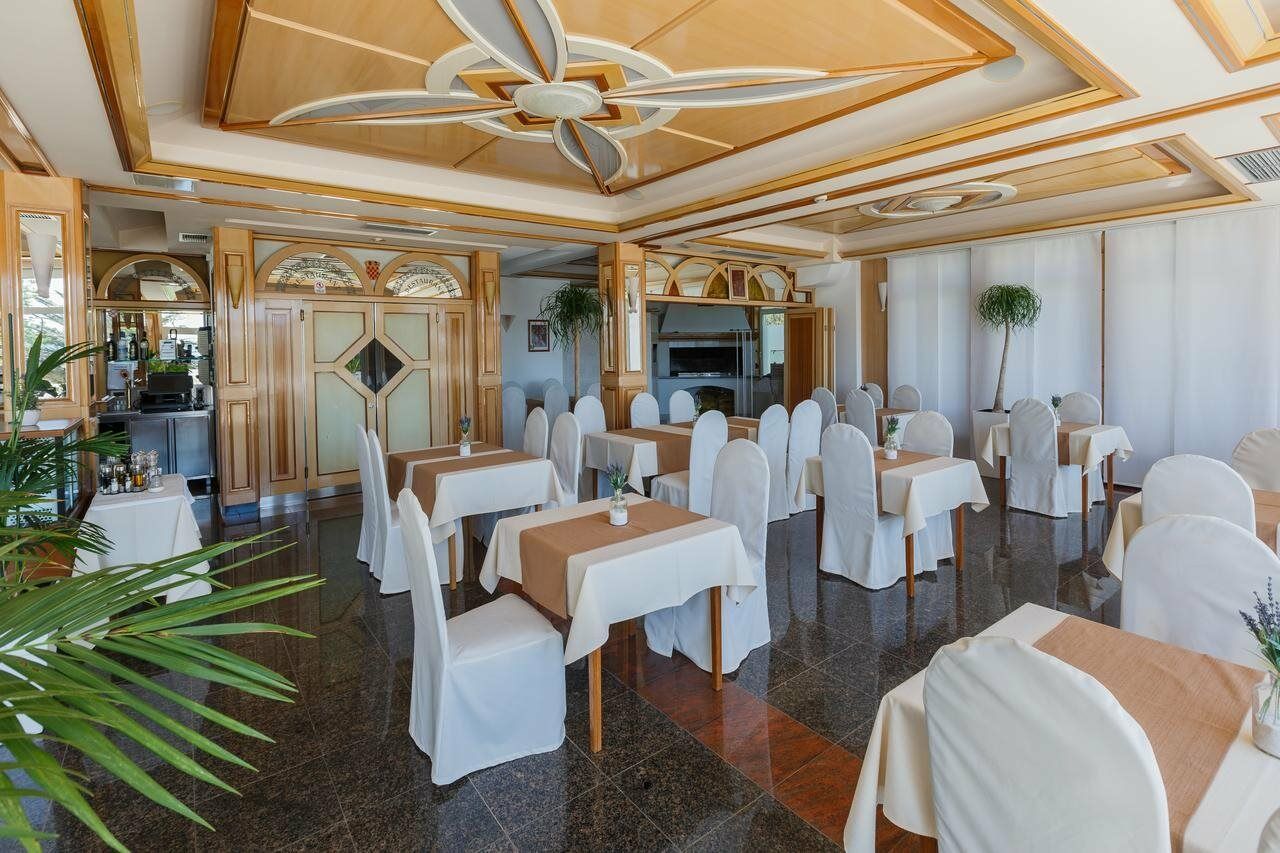 Hotel Villa Zarko Kaštel Stari Extérieur photo